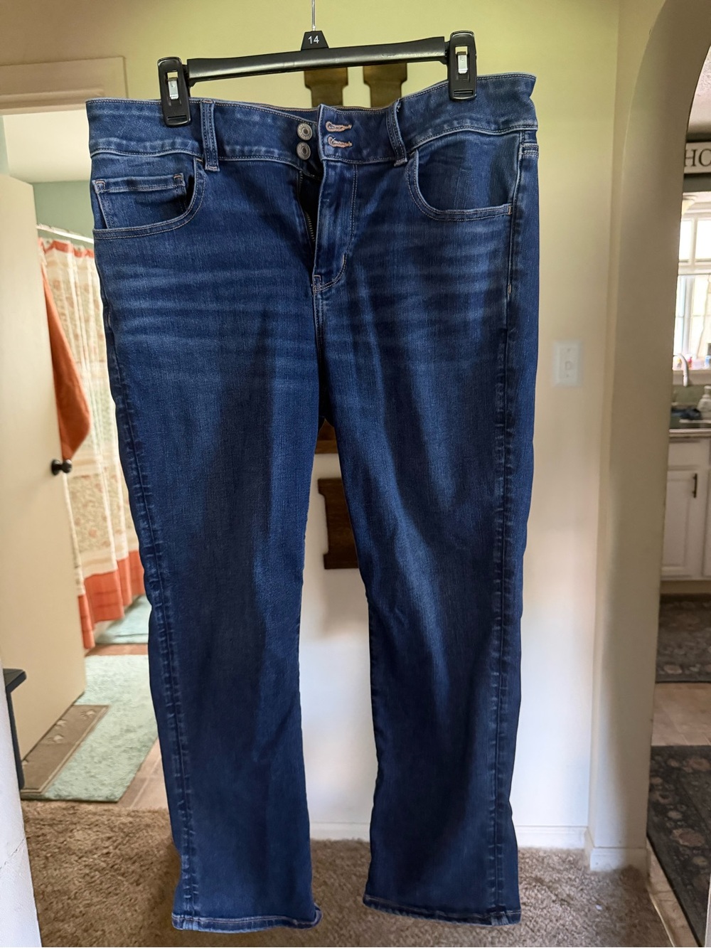American Eagle Outfitters womenโs Artist Crop Jeans
